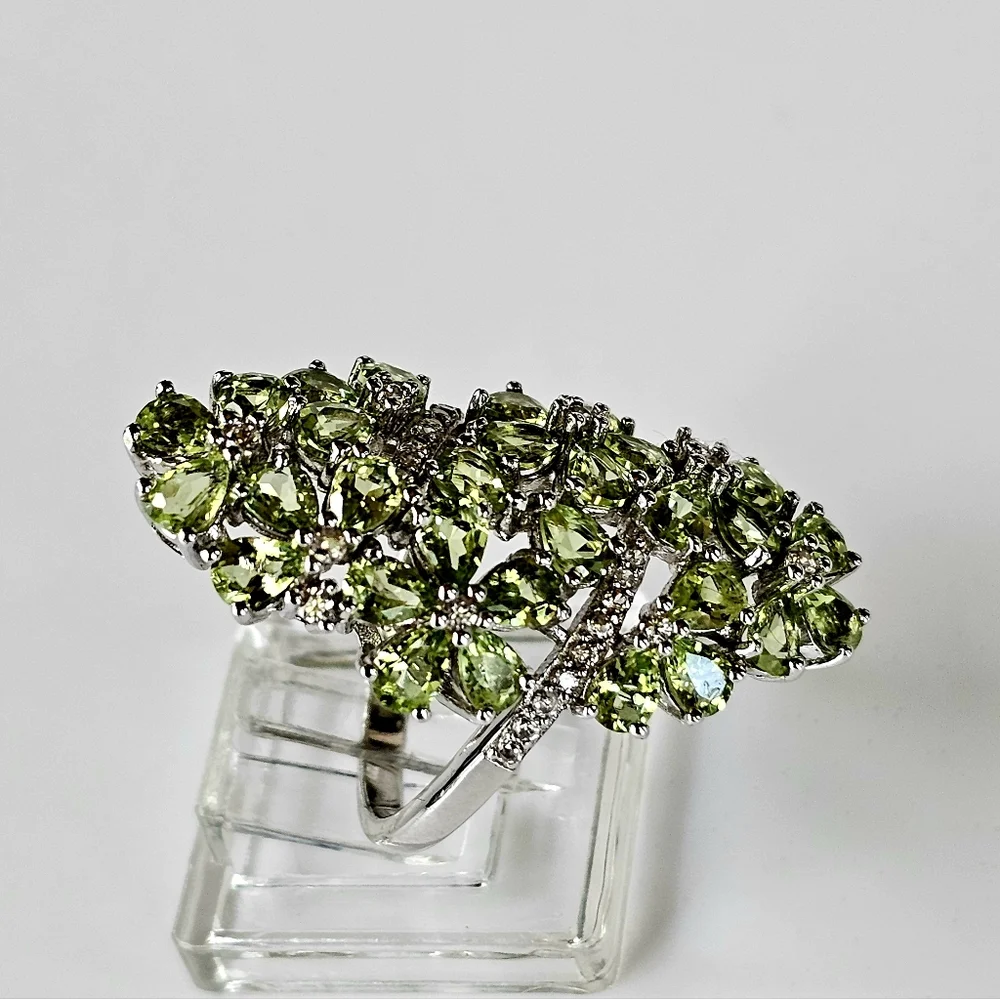 Genuine Peridot Elongated Cluster Ring In Sterling Silver Size 6! - Picture 5 of 6